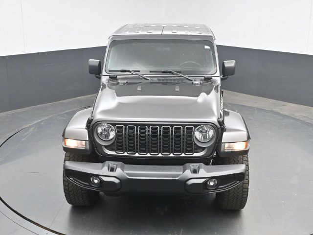 Used 2025 Jeep Gladiator Sport AWD/4WD image 14