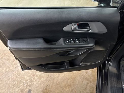 Used 2019 Chrysler Pacifica Touring Plus w/ S Appearance Package image 11