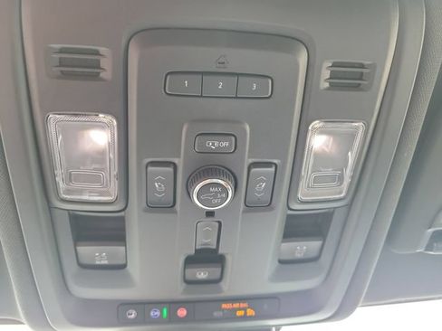 Used 2024 Chevrolet Suburban High Country AWD/4WD image 34