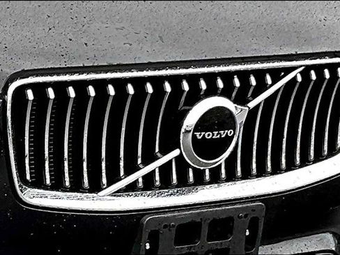 Used 2022 Volvo XC90 T6 Momentum w/ Climate Package image 33