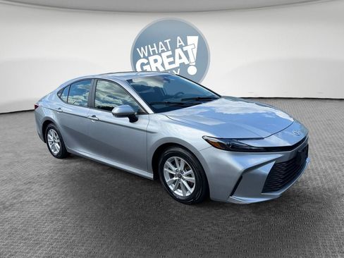 Certified 2025 Toyota Camry LE FWD image 1