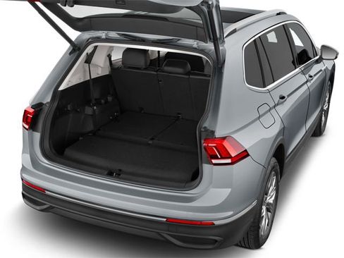 Used 2025 Volkswagen Tiguan SE R-Line image 7