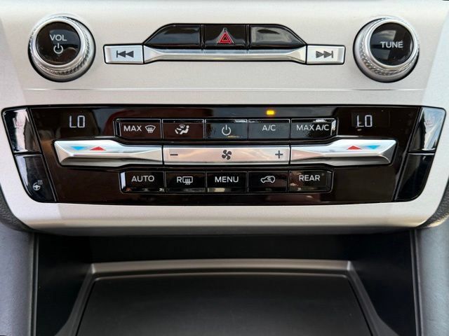 Used 2021 Ford Explorer XLT w/ Equipment Group 202A AWD/4WD image 31