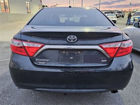Used 2016 Toyota Camry SE image 6