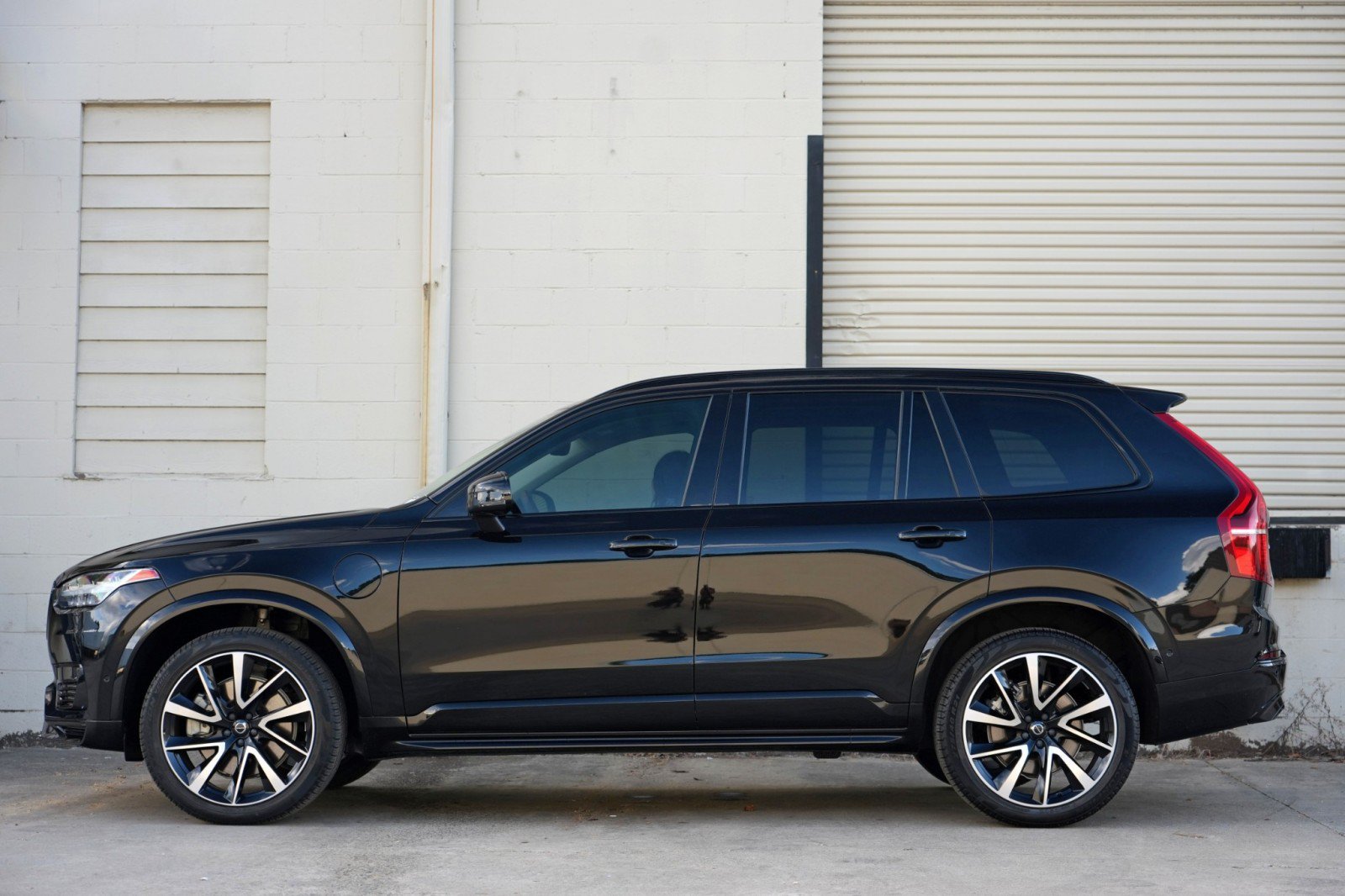 Used 2023 Volvo XC90 T8 Plus AWD/4WD image 9