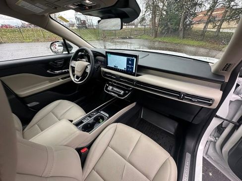 Used 2025 Lincoln Corsair AWD w/ Equipment Group 101A image 27