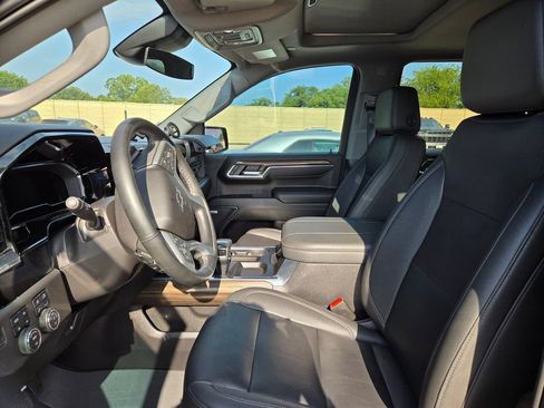 Used 2023 Chevrolet Silverado 1500 LT Trail Boss w/ LT Trail Boss Premium Package AWD/4WD image 6