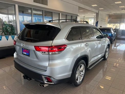 Used 2017 Toyota Highlander Limited AWD/4WD image 2