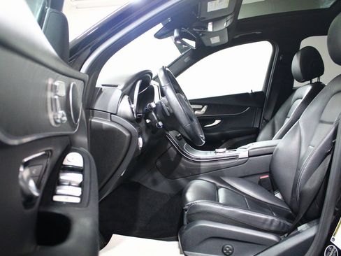 Used 2018 Mercedes-Benz GLC 300 4MATIC image 18
