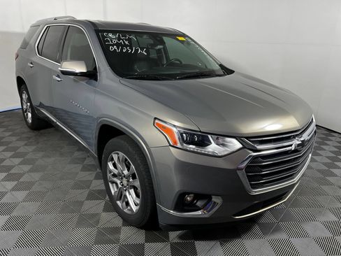 Used 2018 Chevrolet Traverse Premier w/ Driver Confidence II Package FWD image 3