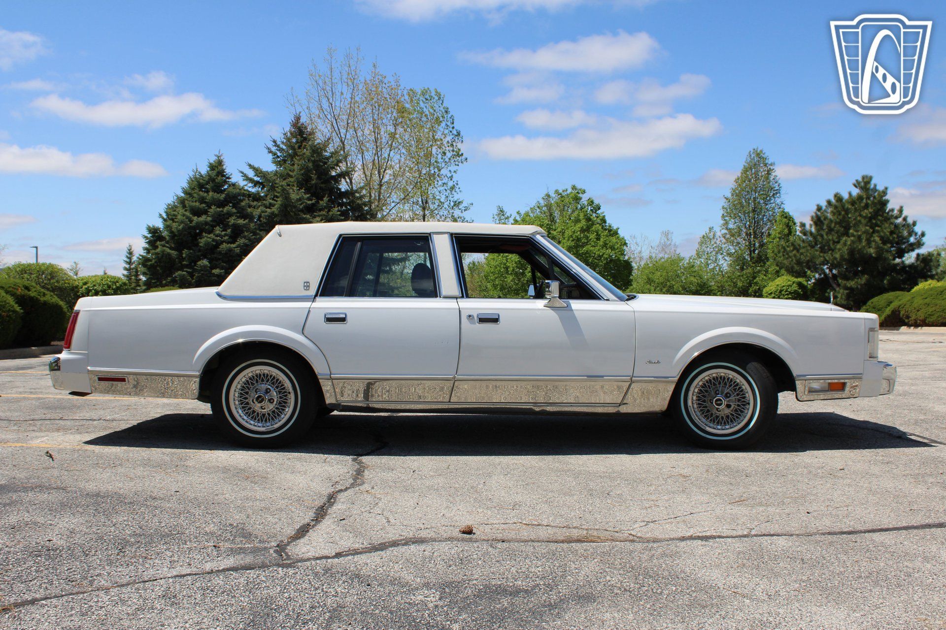 Used 1988 Lincoln Town Car Signature RWD image 17