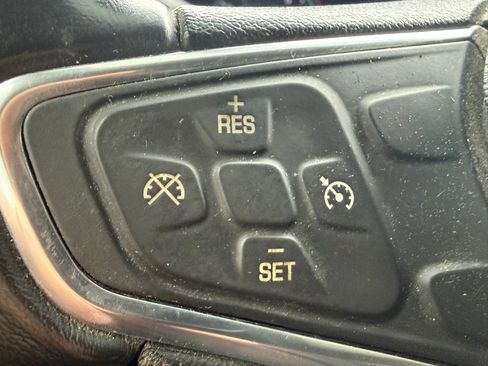 Used 2019 Chevrolet Equinox LT image 18