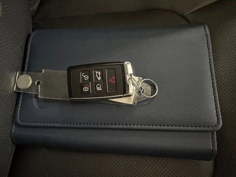 Used 2022 Land Rover Defender 110 SE image 30