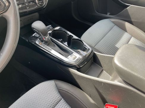 Used 2025 Chevrolet Trax LT image 40