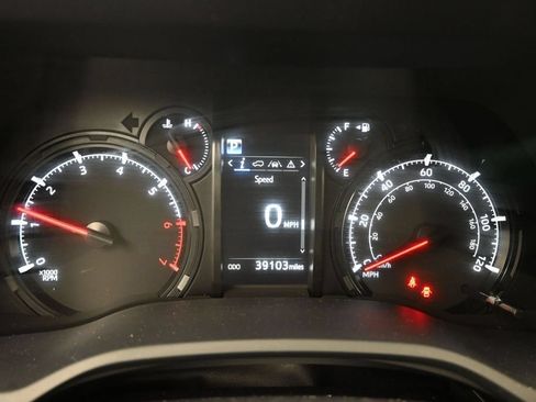 Used 2024 Toyota 4Runner SR5 AWD/4WD image 23