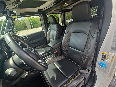 Used 2022 Jeep Wrangler Unlimited Sahara AWD/4WD image 17