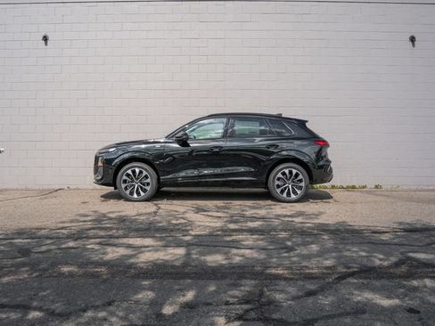 New 2026 Audi Q3 quattro 2.0T AWD/4WD image 3