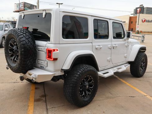 Used 2021 Jeep Wrangler Unlimited Sahara image 5