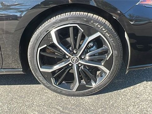 Used 2023 Nissan Altima 2.5 SR image 9