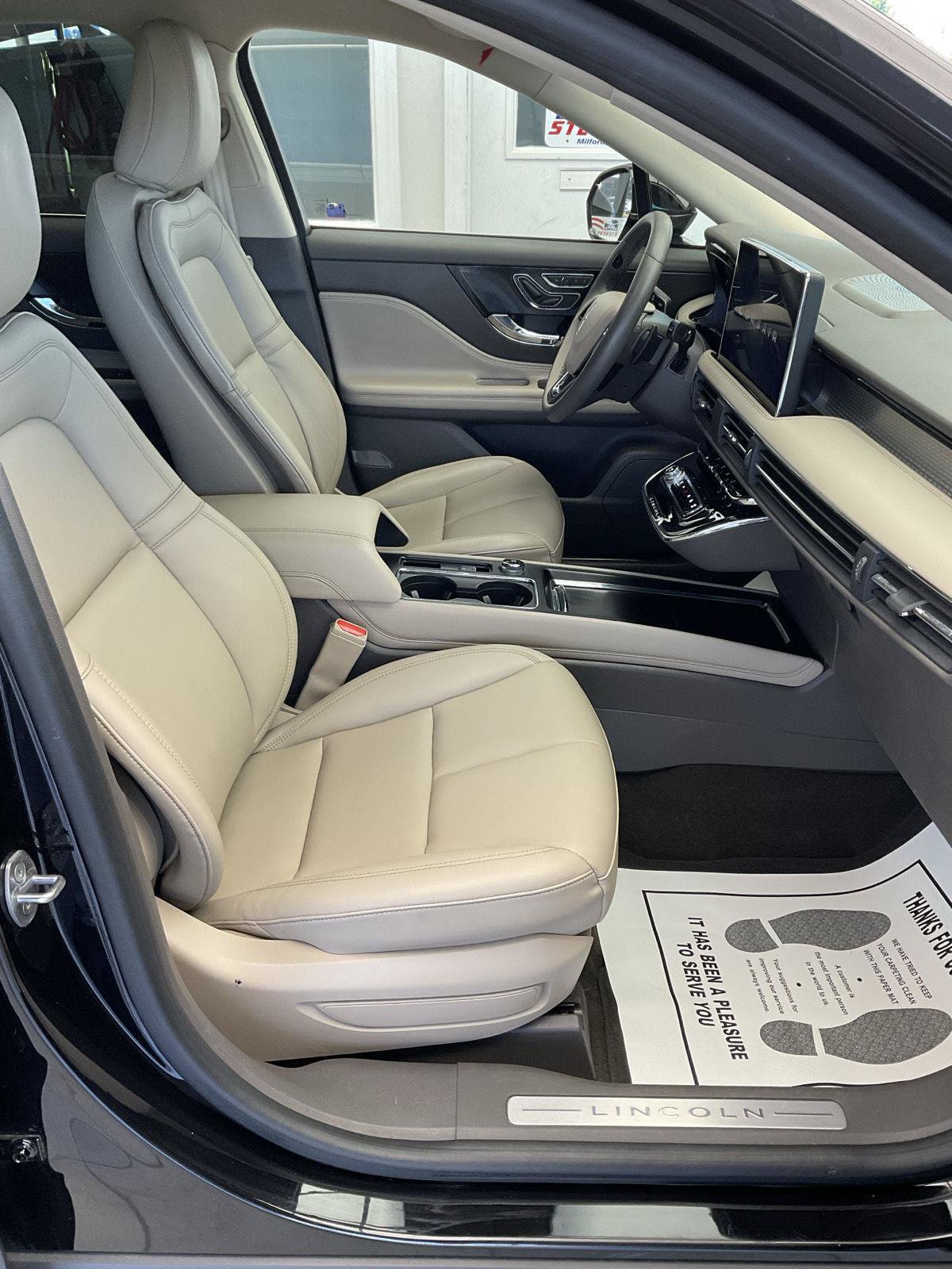 Certified 2023 Lincoln Corsair AWD image 12
