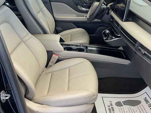 Used 2023 Lincoln Corsair AWD image 12