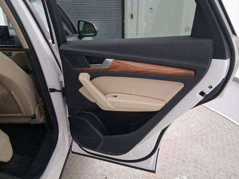 Used 2023 Audi Q5 2.0T Premium w/ Convenience Package image 28