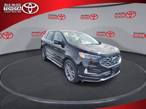 Used 2019 Ford Edge Titanium w/ Equipment Group 301A AWD/4WD image 2