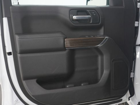 Used 2019 Chevrolet Silverado 1500 RST image 21