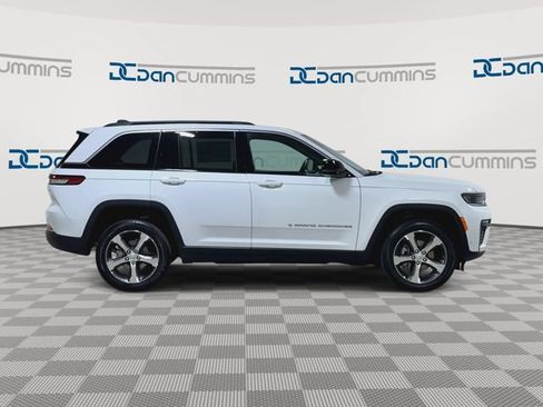 New 2026 Jeep Grand Cherokee Limited w/ Luxury Tech Group II AWD/4WD image 9