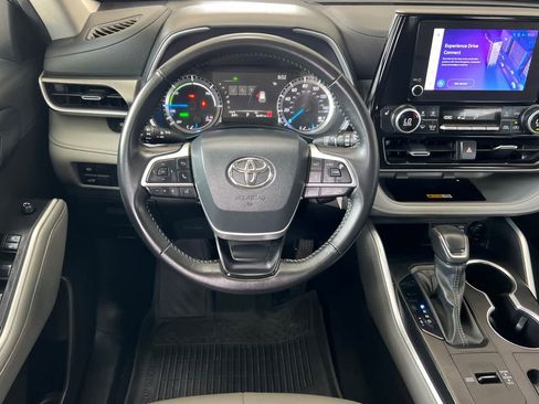 Certified 2024 Toyota Highlander XLE AWD/4WD image 15