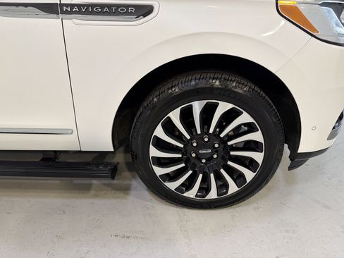 Used 2023 Lincoln Navigator L Reserve image 31