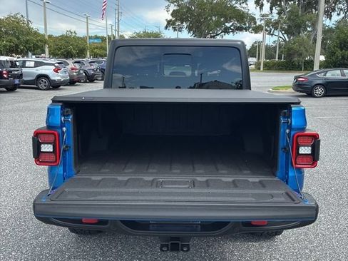 Used 2025 Jeep Gladiator Rubicon w/ Safety Group AWD/4WD image 17
