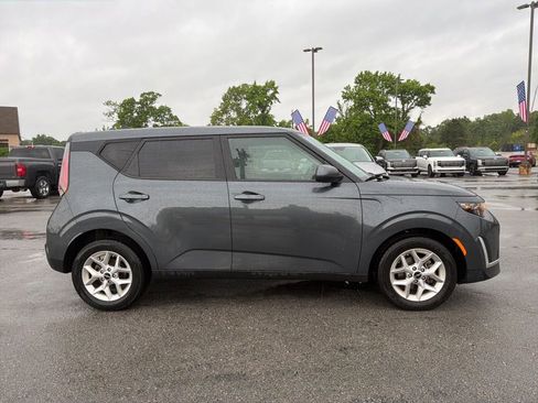 Used 2024 Kia Soul LX w/ Option Group 015 FWD image 2
