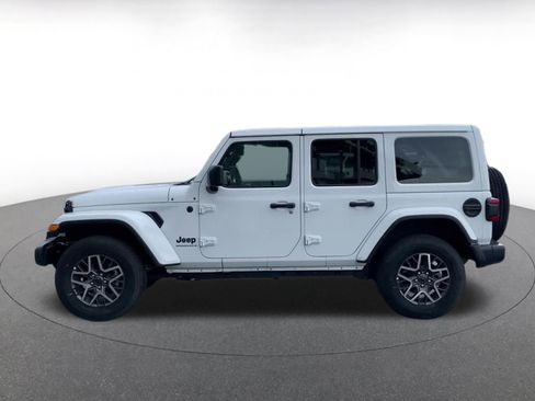 Used 2025 Jeep Wrangler Sahara image 9