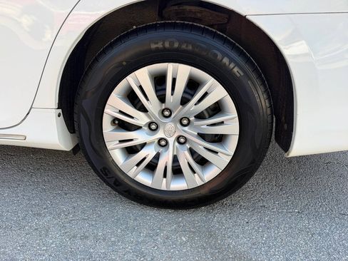 Used 2014 Toyota Camry LE FWD image 34