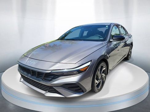 Certified 2025 Hyundai Elantra Sport FWD image 2