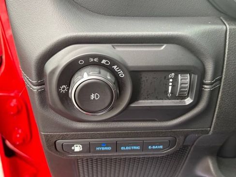 Used 2024 Jeep Wrangler Unlimited Sahara w/ Technology Group AWD/4WD image 28