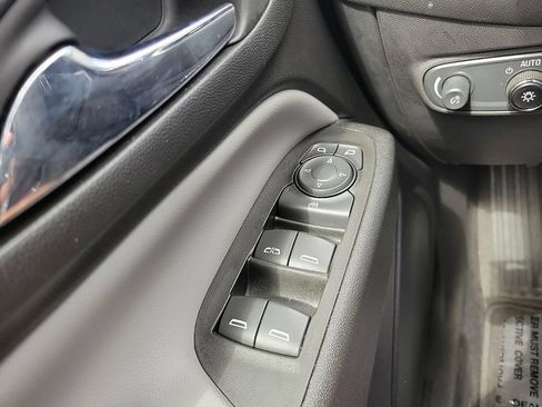 Used 2022 Chevrolet Equinox LS w/ LS Convenience Package FWD image 12