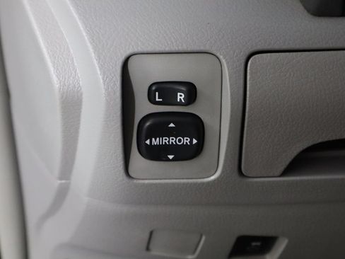 Used 2011 Toyota Camry LE FWD image 19