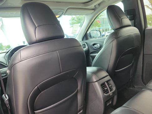 Used 2021 Jeep Cherokee Latitude Lux w/ Sun & Sound Group FWD image 18