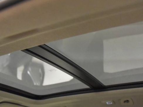 Used 2024 Volvo XC40 B5 Plus image 4