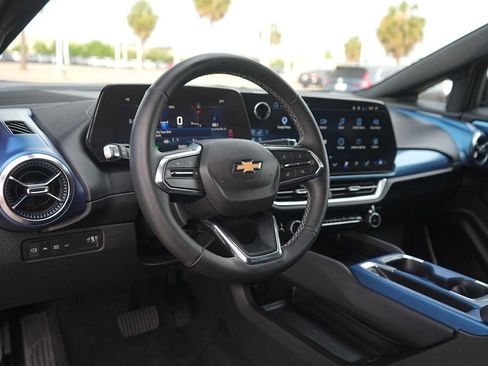 Used 2025 Chevrolet Equinox EV LT w/ Convenience Package FWD image 2