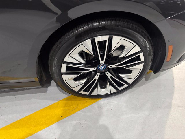 Used 2024 BMW i5 eDrive40i w/ Premium Package RWD image 27