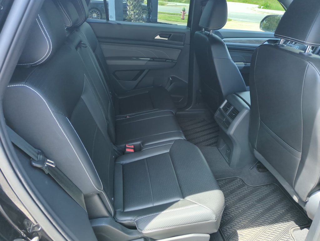 Used 2023 Volkswagen Atlas Cross Sport SE FWD image 31