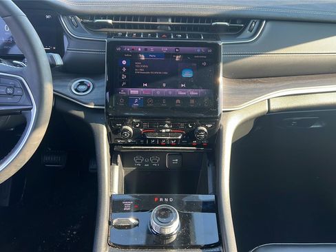 Certified 2024 Jeep Grand Cherokee Limited AWD/4WD image 9