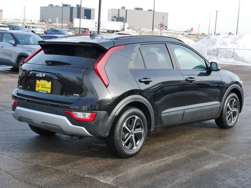 Certified 2024 Kia Niro EX image 4