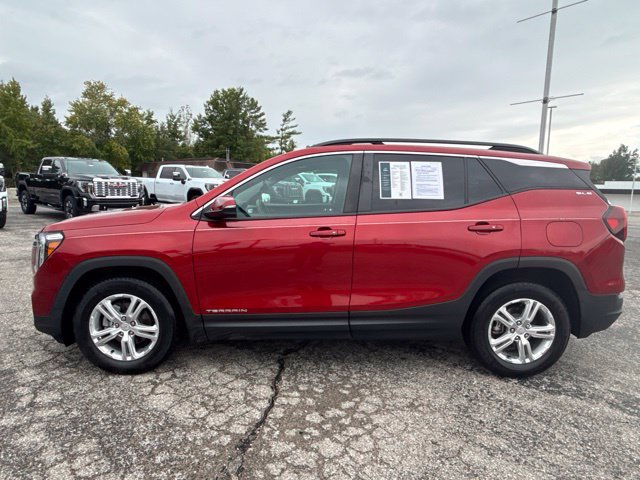 Certified 2022 GMC Terrain SLE w/ Driver Convenience Package FWD image 2