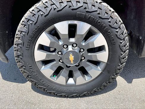 Used 2024 Chevrolet Silverado 2500 Custom w/ Custom Convenience Package AWD/4WD image 9