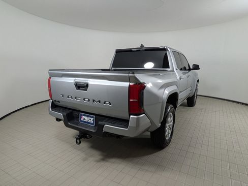 Used 2025 Toyota Tacoma SR5 AWD/4WD image 9
