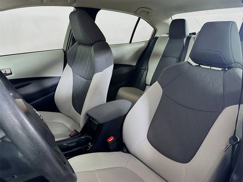 Used 2022 Toyota Corolla LE image 8